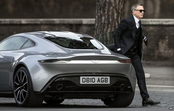 Daniel Craig filming Bond film Spectre in Rome