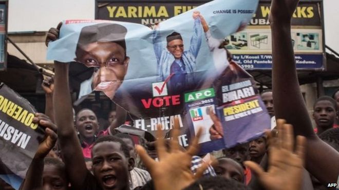 Hundreds of Nigerians celebrate at an intersection in the flashpoint northern city of Kaduna on March 31, 2015 the victory of main opposition All Progressives Congress (APC) presidential candidate Mohammadu Buhari.