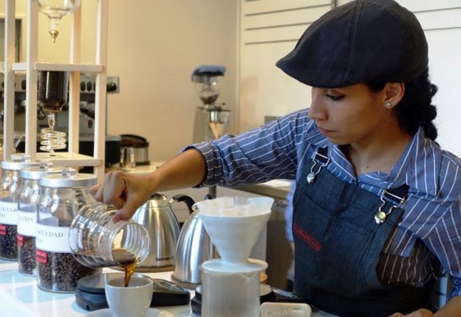 Pouring the coffee