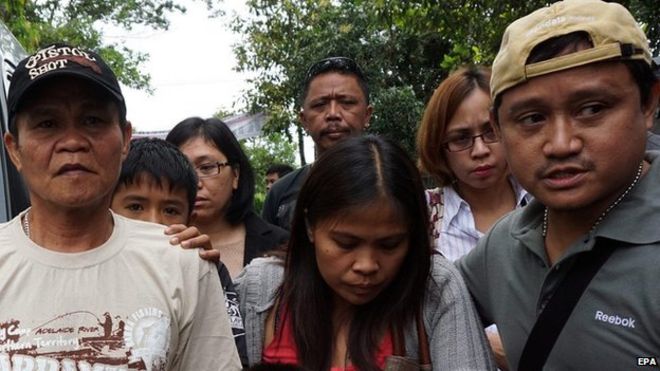 Parentes de Philippine nacional Mary Jane Veloso viajar para a ilha prisão indonésia de Nusakambangan, onde ela está sendo mantida à frente de sua execução (25 de Abril de 2015)