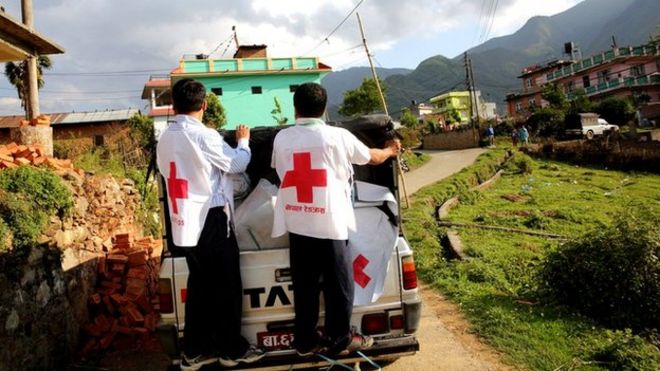 Help begins to reach remote villages after Nepal quake - CBBC.