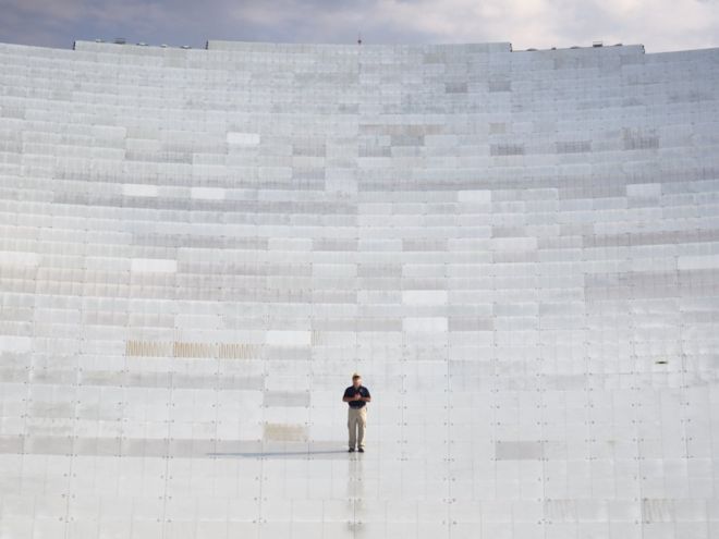 Mike Holstine standing on the Green Bank Telescope