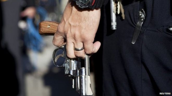 US police officer with Smith and Wesson revolver [file image)