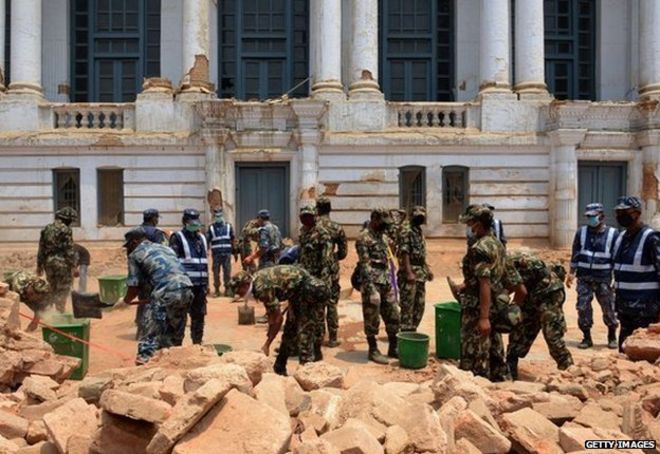 Nepalese army, police and local work together to clear rubble along a street of Durbar Square, a UNESCO world heritage site in Kathmandu, following an earthquake at Kathmandu May 7, 2015.