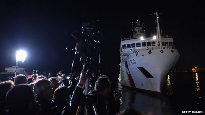 Italian coast guard ship docks in Catania. 20 April 2015