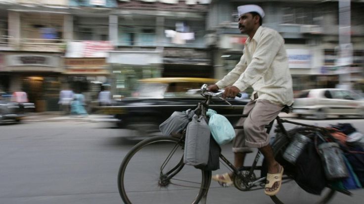 在孟買擁擠的街道上，火車和自行車比汽車和摩托車更快 。(圖片來源: Getty Images)
