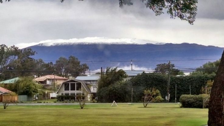 La cima del volcán Mauna Kea, en la Isla Grande de Hawái quedó cubierta de nieve.