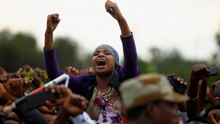 Demonstrators chant slogans while flashing the Oromo protest gesture during Irreecha, the thanksgiving festival of the Oromo people, in Bishoftu town, Oromia region, Ethiopia, October 2, 2016