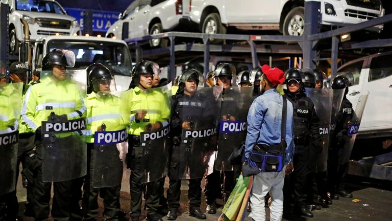 Venezolanos en la frontera entre Colombia y Ecuador