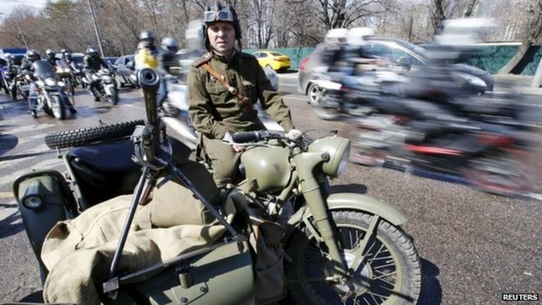 Bikers gather on a road to see off participants of a bike ride commemorating the 70th anniversary of the victory over Nazi Germany in World War Two (25 April 2015)