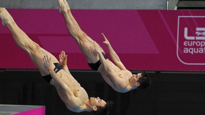 Tom Daley and Daniel Goodfellow perform together.