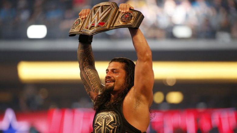 Roman Reigns holding the WWE belt
