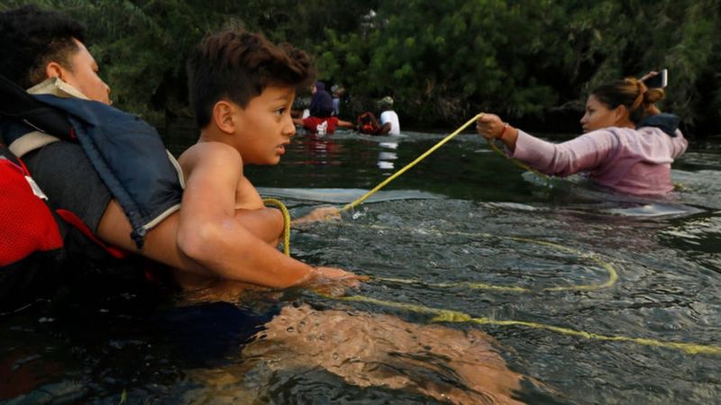 Scar Mart Nez Y Su Hija De Meses La Tragedia Silenciosa De Los