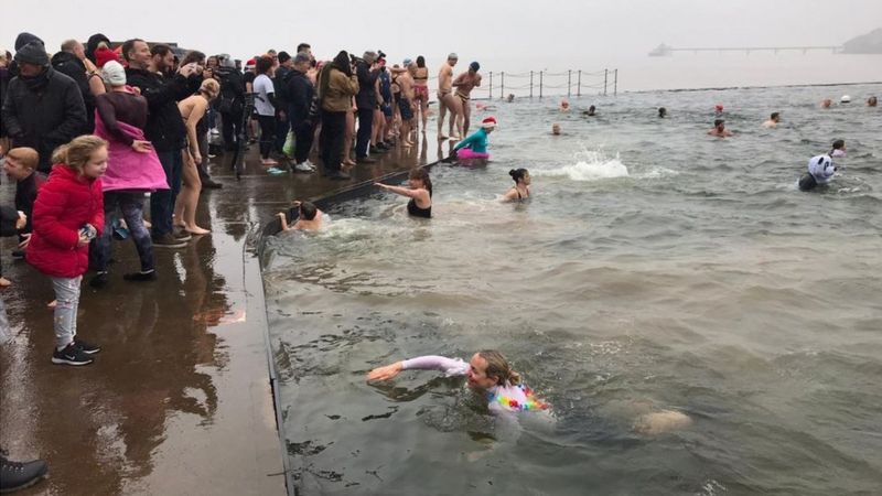 Clevedon New Year Swim Hundreds Brave Water BBC News