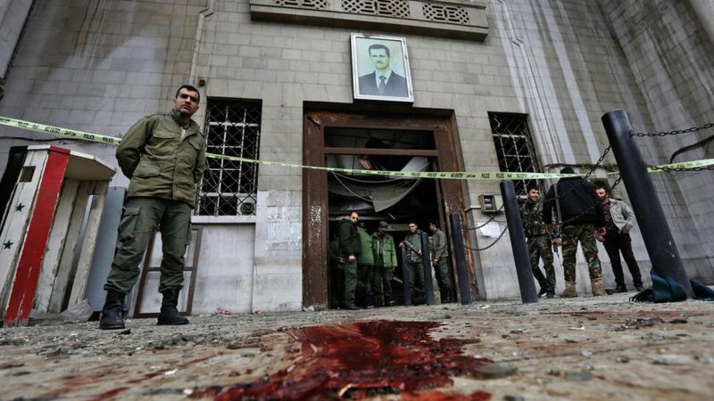 Syrian security forces cordon off the area around the Palace of Justice in central Damascus (15 March 2017)