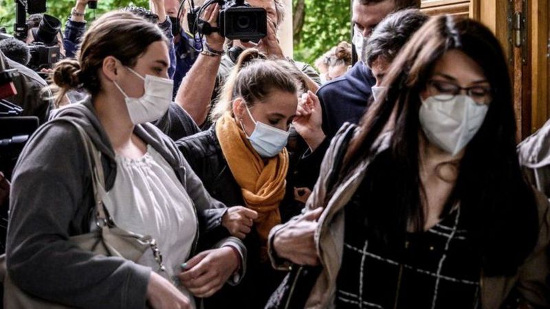 انهارت باكو حين طالب الإدعاء بالعفو عنها GETTY IMAGES