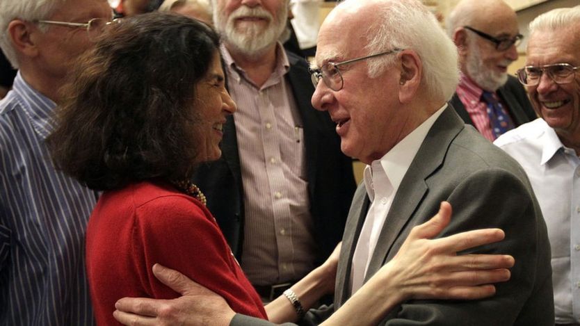 Fabiola Gianotti y Peter Higgs
