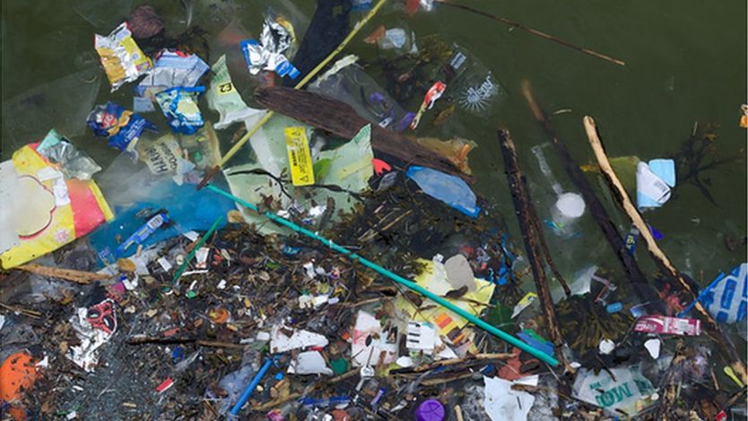 _94787133_c0223277-garbage_floating_in_seawater-spl.jpg