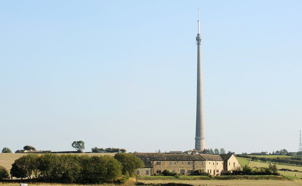 Upgrade Starts On Uk S Tallest Tower At Emley Moor Bbc News