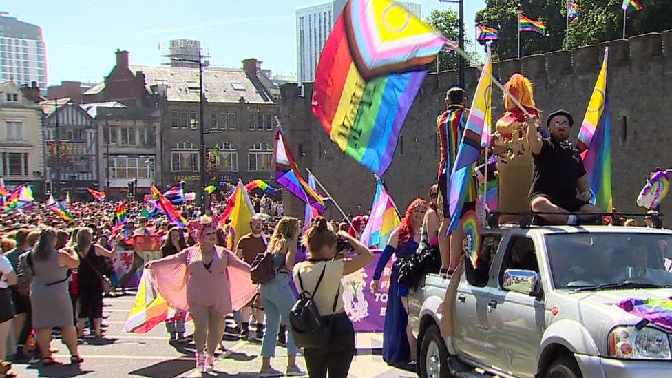 Pride Cymru Mor Bwysig I R Genhedlaeth Nesaf Bbc Cymru Fyw