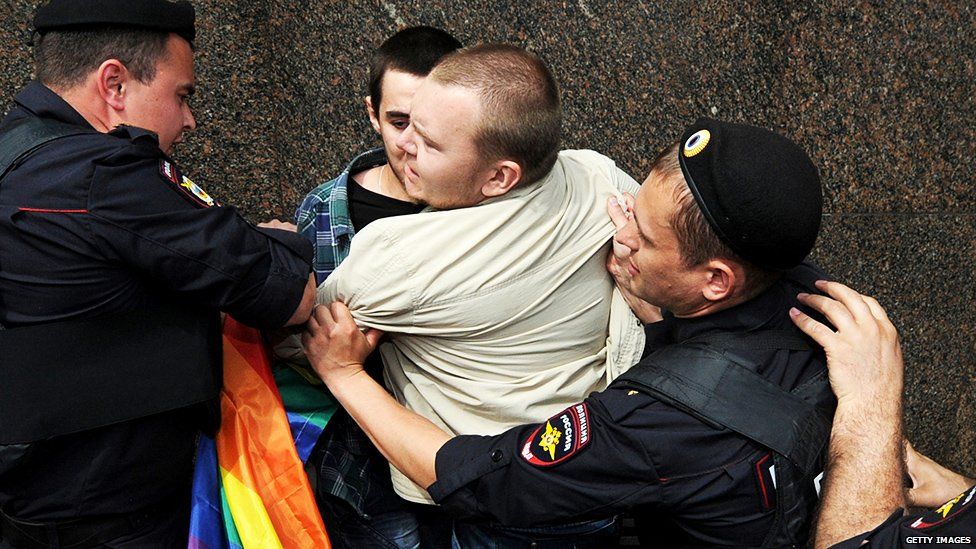 Russia gay rights arrest