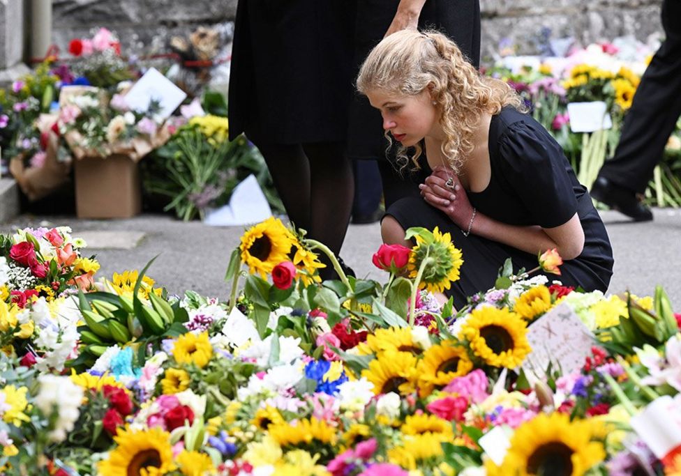 In Pictures Royals View Tributes As Charles Proclaimed King Bbc News