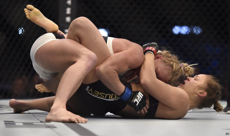 Ronda Rousey Knocked Out In Ufc 193 Title Fight By Holly Holm In Australia Bbc Newsbeat 