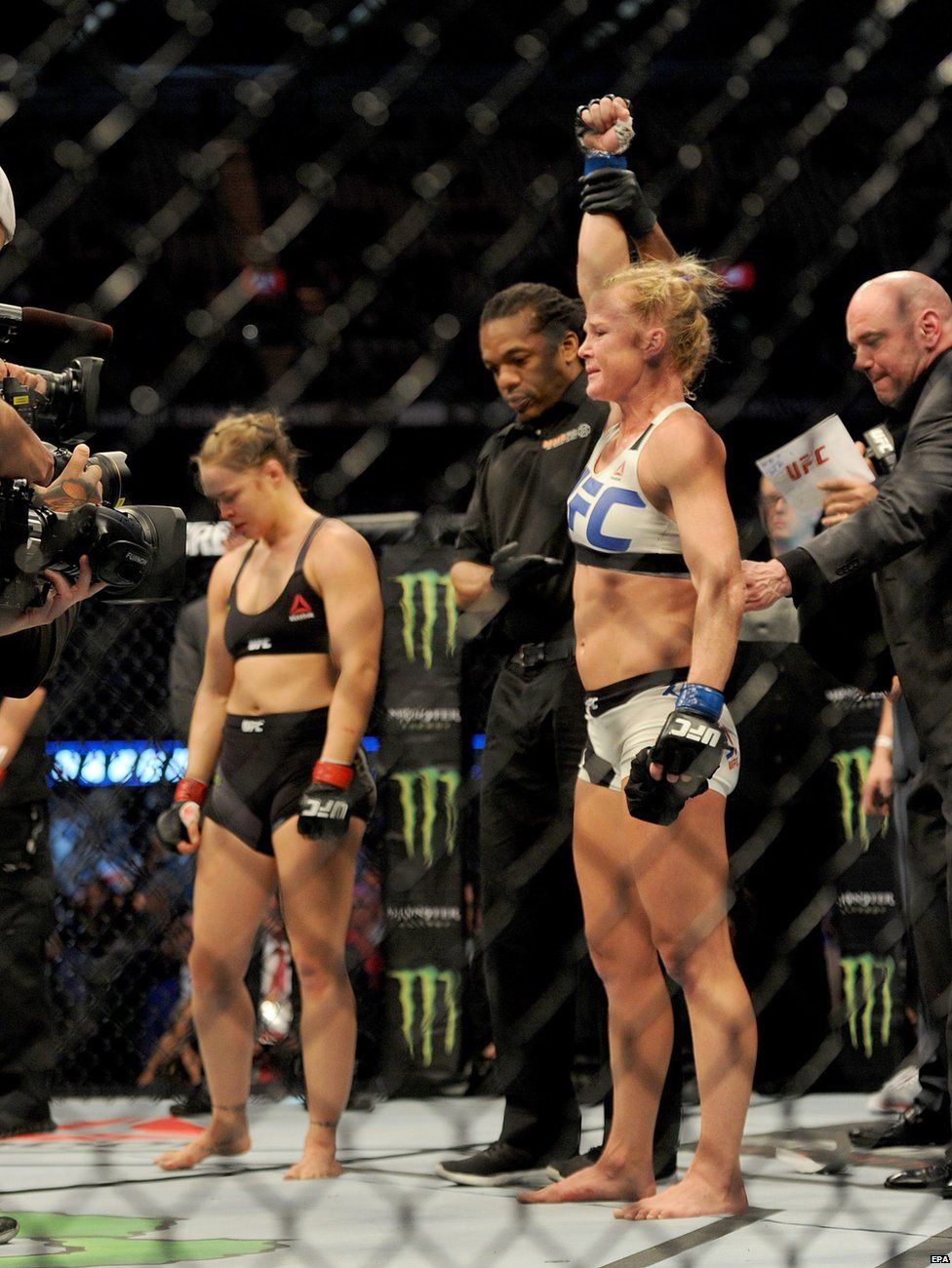Ronda Rousey Knocked Out In Ufc 193 Title Fight By Holly Holm In Australia Bbc Newsbeat