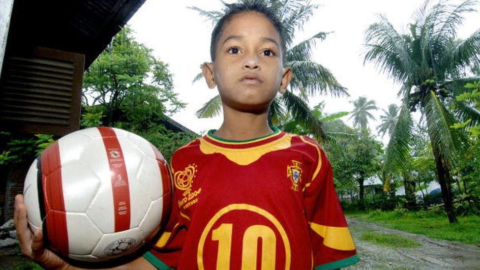 Tsunami Survivor Helped By Cristiano Ronaldo Signs With Sporting Lisbon Bbc Newsbeat