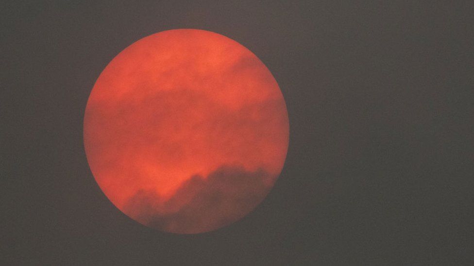 Красное солнце наблюдали жители Вустершира