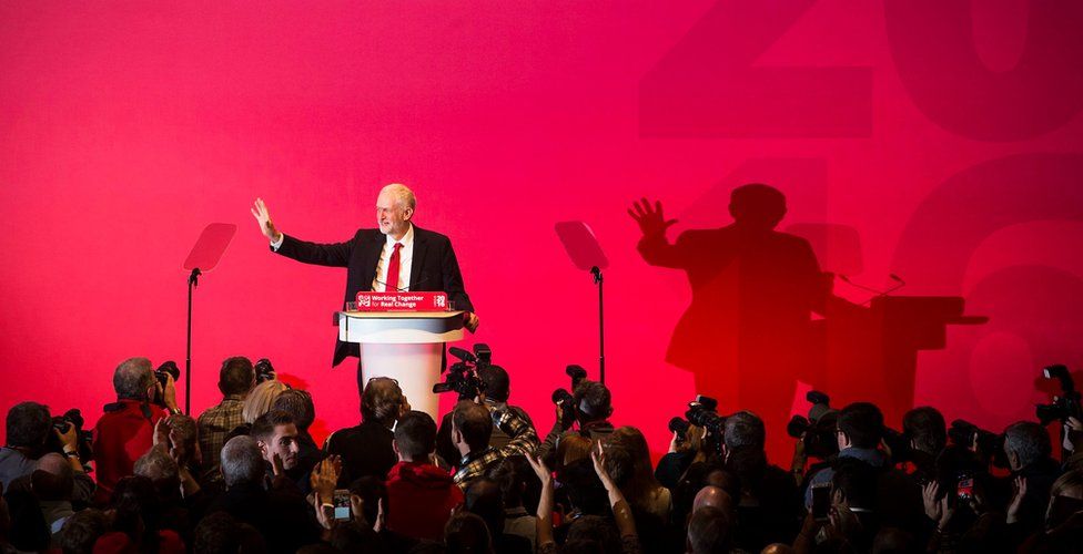 லிவர்பூலில் நடைபெற்ற தொழிலாளர் கட்சி மாநாட்டின் இறுதி நாளில் தலைவர் ஜெரமி கார்பின் முக்கிய உரையாற்றுகிறார். L
