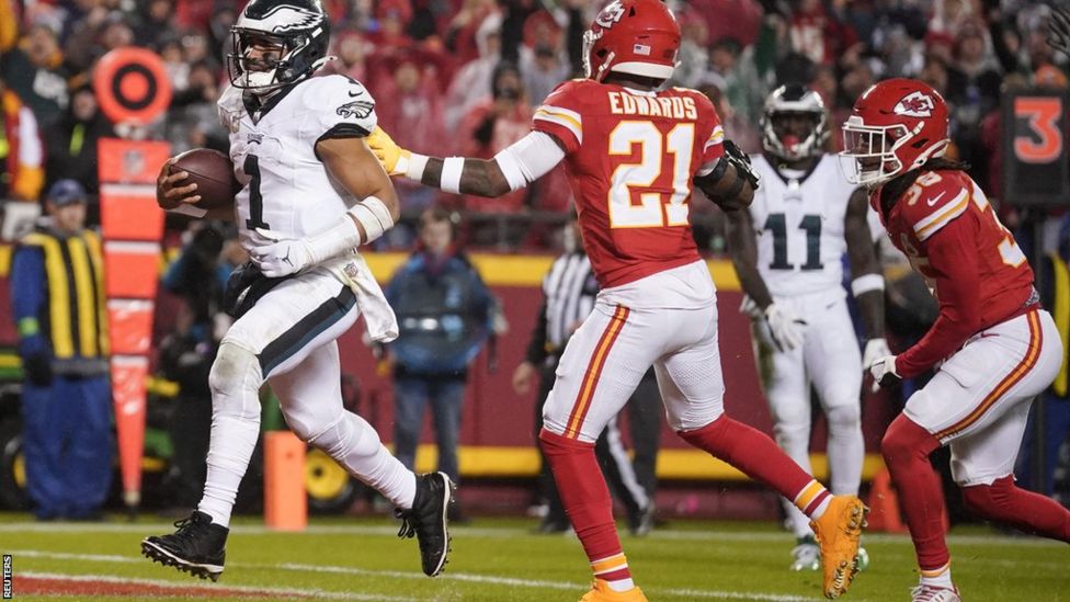 NFL Philadelphia Eagles Come From Behind To Beat Kansas City Chiefs