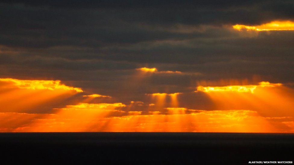 Crepuscular Rays Light Up The Dawn Sky Bbc Weather Watchers