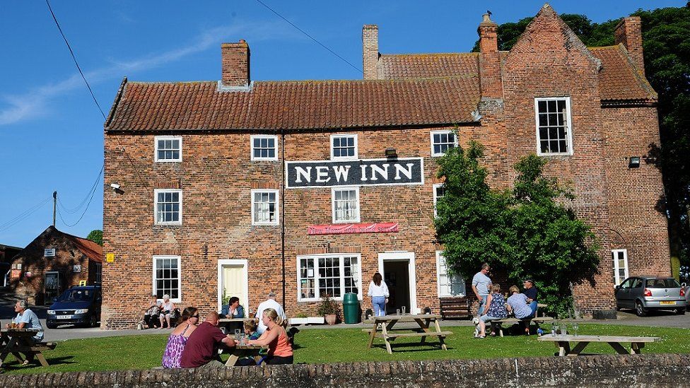 Lincolnshire S Coastal Pubs Celebrated In New Exhibition BBC News