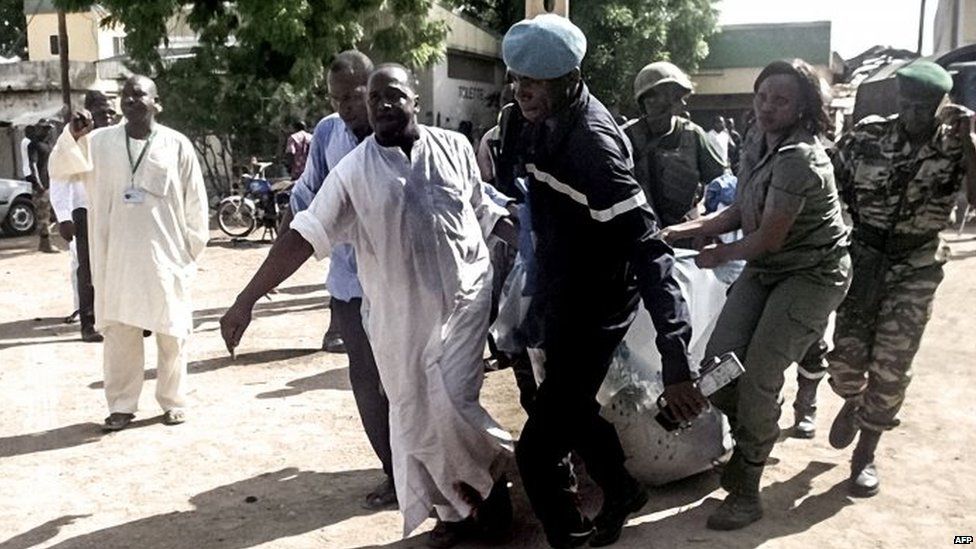 Security forces use blanket to transport victims of Wednesday's attacks in Maroua 22/07/2015