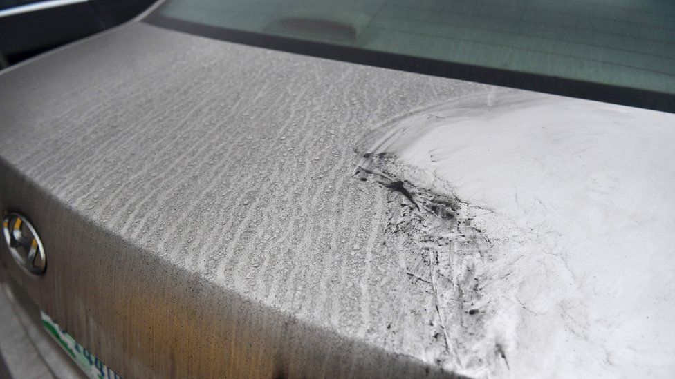 "Soot fall" on bonnets of cars provide evidence on the concentration of particles in the air