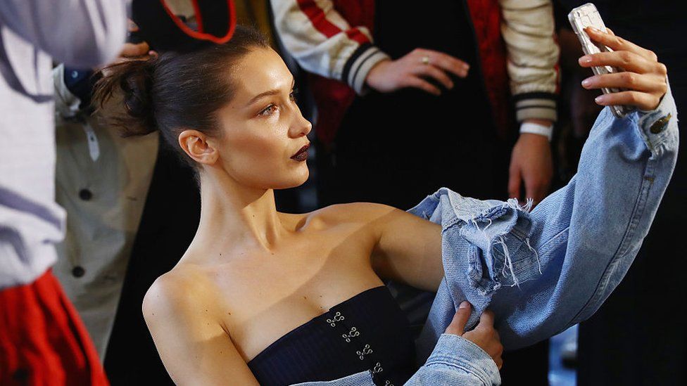 Bella Hadid Says Living With Lyme Disease Makes Modelling A Struggle Bbc Newsbeat