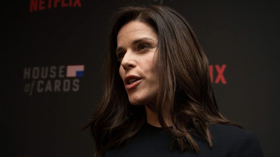 Who is the new female star of House of Cards played by Neve Campbell