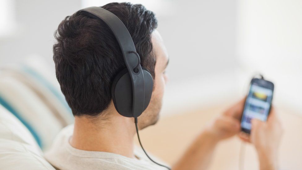 Spotify launches its video and podcasting service for Android and iOS devices