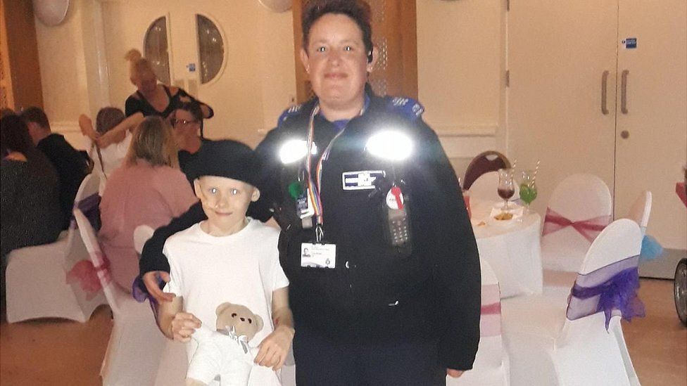 Mansfield Pcso Provides Party Surprise For Girl With Cancer Bbc News