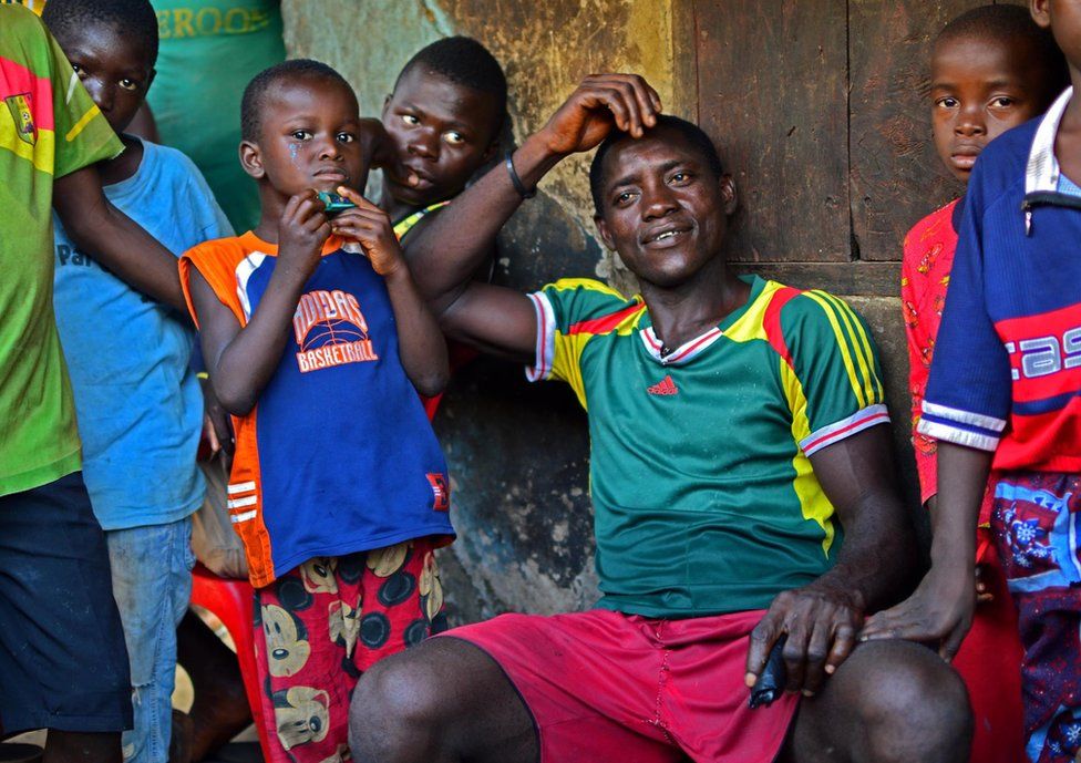 Πιπέρι χαλαρώνει με το γιο και τους φίλους του