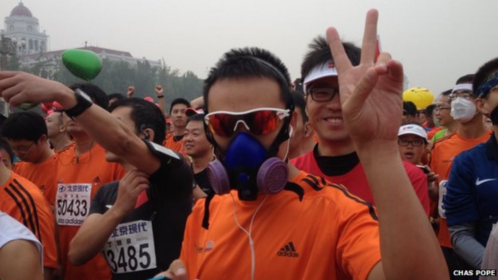 Beijing Marathon Runners Don Masks To Cope With Smog BBC News