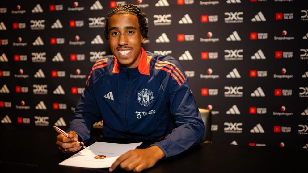 Lenny Yoro Man Utd Complete Deal For Defender Bbc Sport