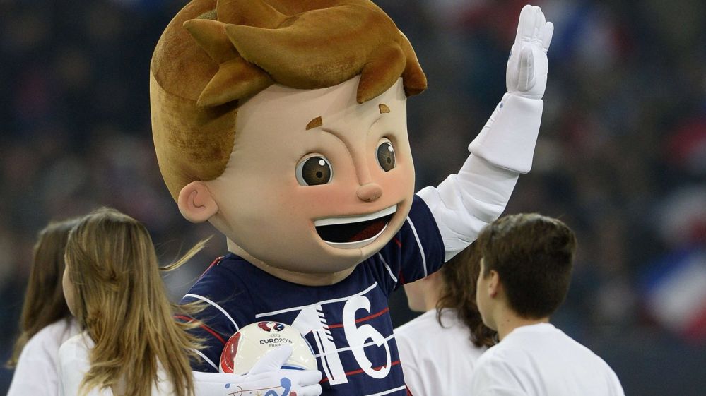 Super Victor waves to the crowd