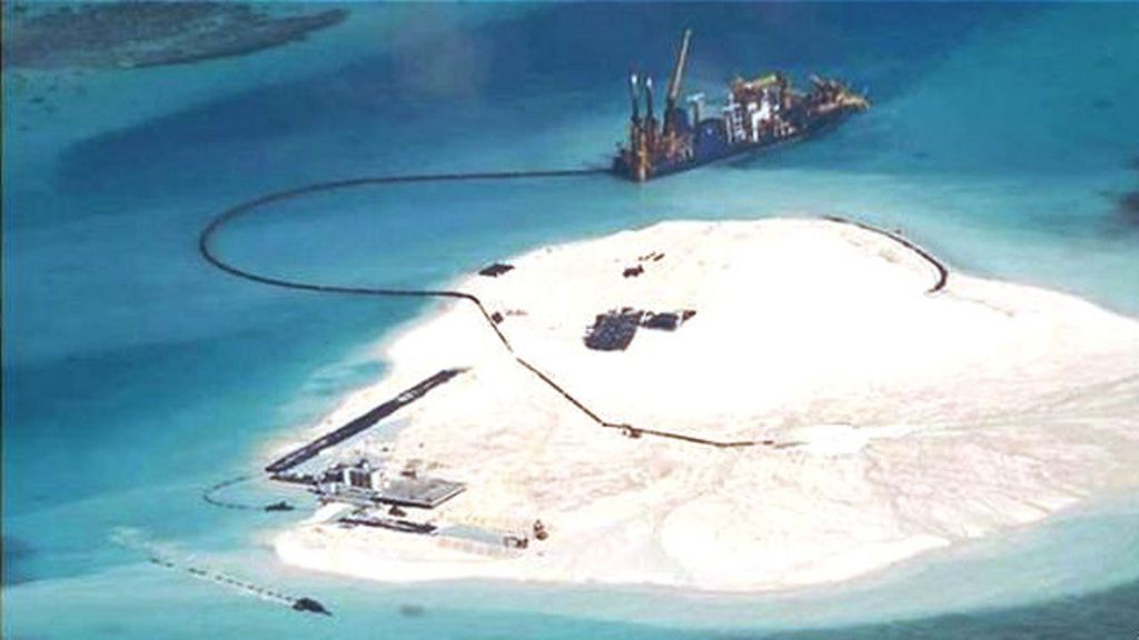 150401040653_south_china_sea_spratly_island_artificial_land_great_wall_of_sand_640x360_ap_nocredit
