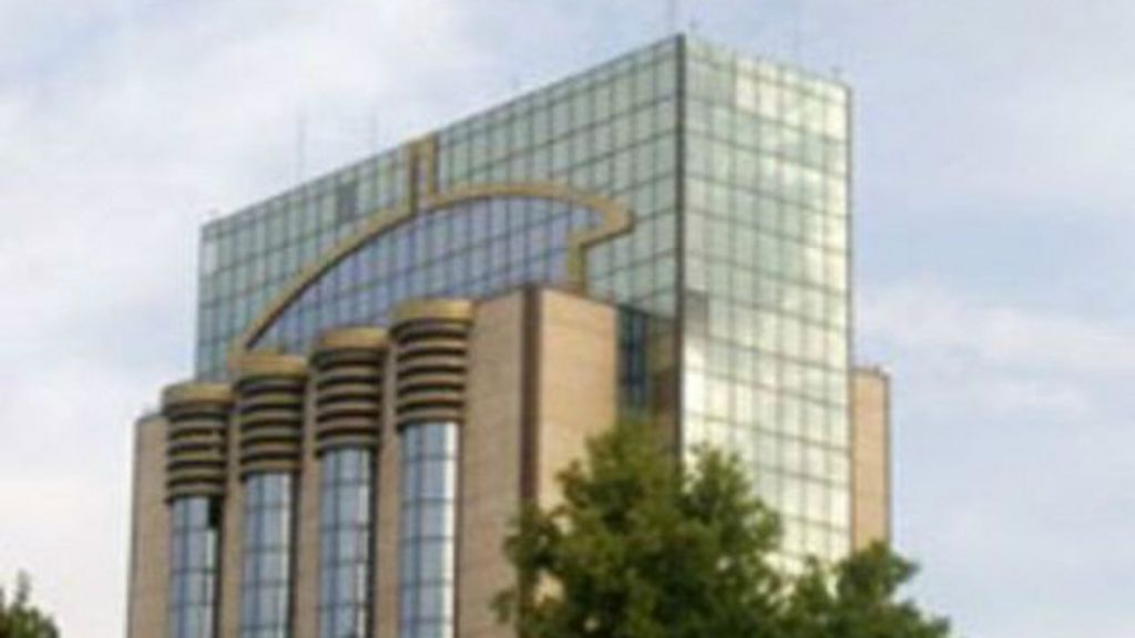 http://ichef.bbci.co.uk/news/ws/1024/amz/worldservice/live/assets/images/2015/05/28/150528093213_uzbek_central_bank_640x360_bbc_nocredit.jpg