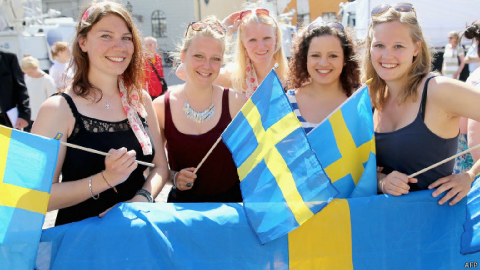 Mujeres con bandera sueca