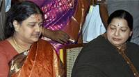 தனது தோழி சசிகலாவுடன் ஜெயலலிதா