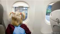 Niña en un avión