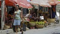 Una mujer caminando